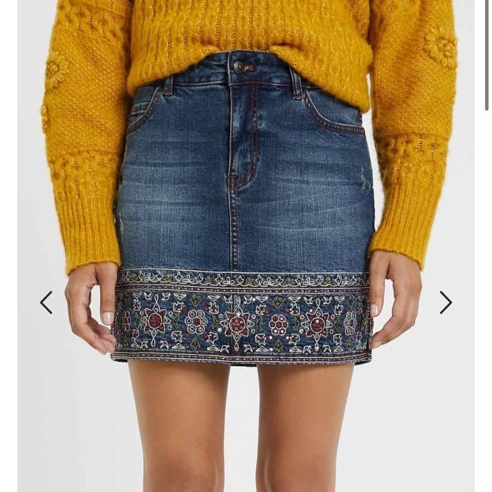 Desigual Embroidered Denim Skirt
"Denver" blue jean 29